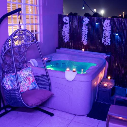 Image of Private Jacuzzi Oasis with Mountain Views and FREE Parking