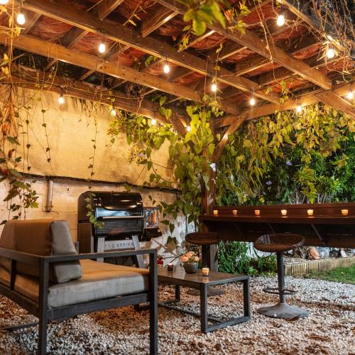 Image of Expansive Paradise with Private Jacuzzi and Tropical Patio