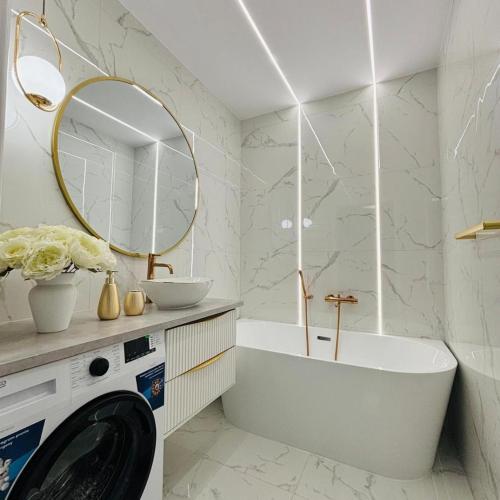 Image of 3 Bedrooms Premium Bella White for 8 Guests with AC and Undergro