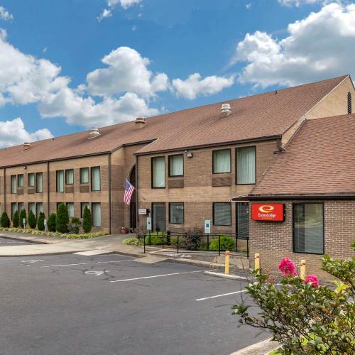 Image of Econo Lodge & Suites Southern Pines - Pinehurst