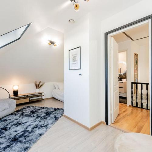 Image of Joenrannalla, historiaa ja modernia mukavuutta