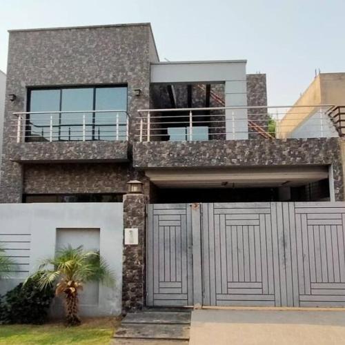 Image of Entire Unit in LHR near Airport