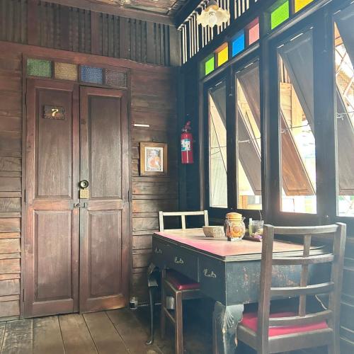 Chest's Place
