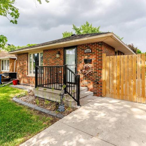 Image of Full house - 5 bed, 2 bath