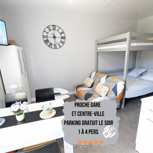 Image of Grands Studios Maillochon acc�s Gare de Poitiers et Centre ville