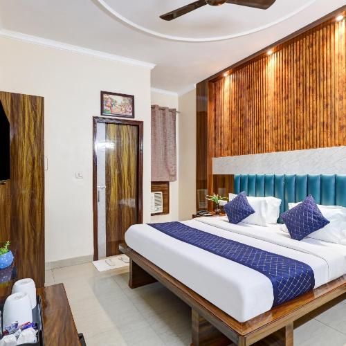 Hotel Tashkent Palace - Walk in from New Delhi Station & Metro Station