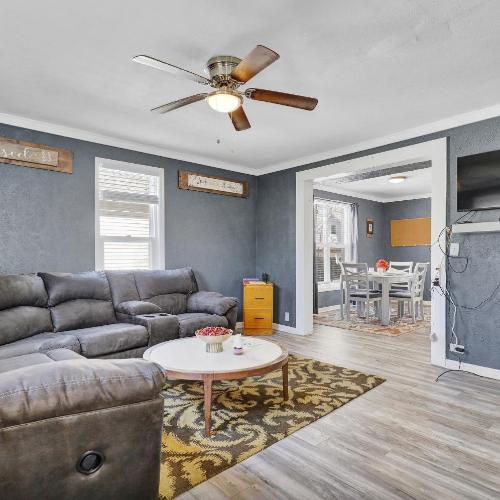 Image of Spacious 3 Bedroom, 4Bed Cozy Home