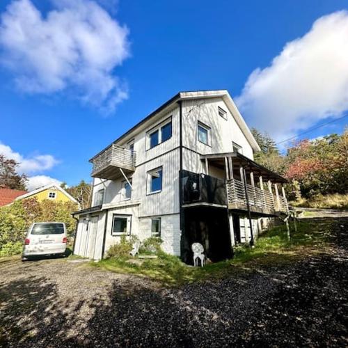 Image of Workers House Near Volvo