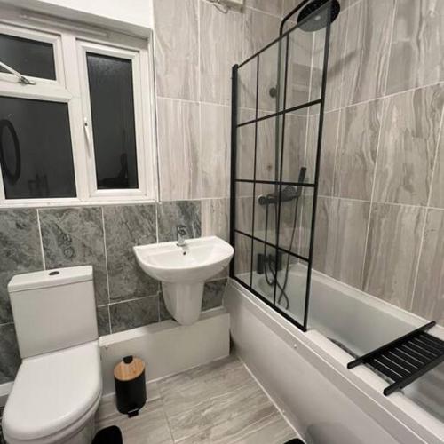 Image of Cozy London City Airport Retreat