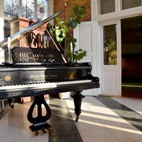 VILLA GIULIETTA BUDAPEST with GARDEN, FREE PARKING