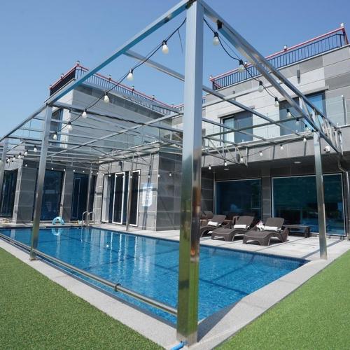 Image of Pause Kids Pool Viila