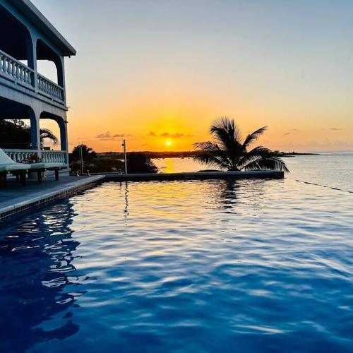 Image of Beautiful Home! Reach Out on What ssApp for Quick Support ! chec