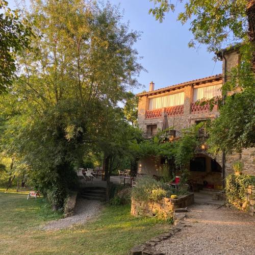 Can Banal - Camping y Masia Rural