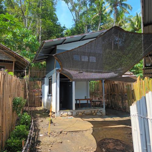 Tupi's Beachfront Minihouse