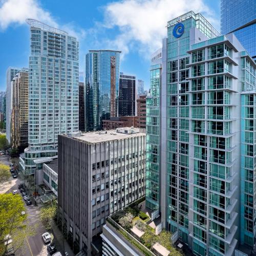 Coast Coal Harbour Vancouver Hotel by APA