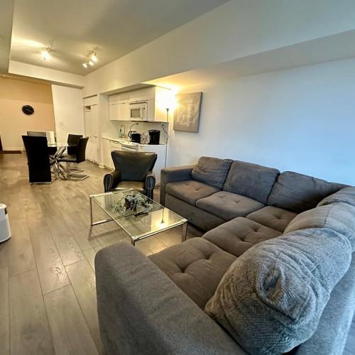 Image of Comfy 1Bdrm den 2Baths with 3 real beds plus parking