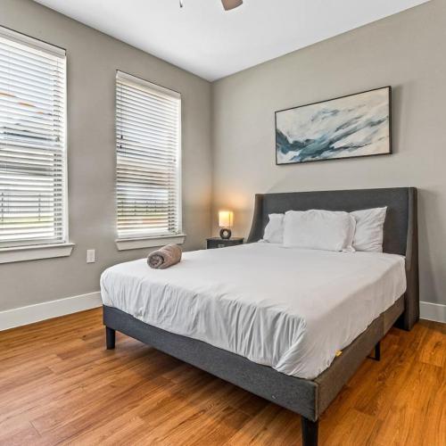 Image of Gracious 2BD 2BA with Beautiful Pool in Fort Worth