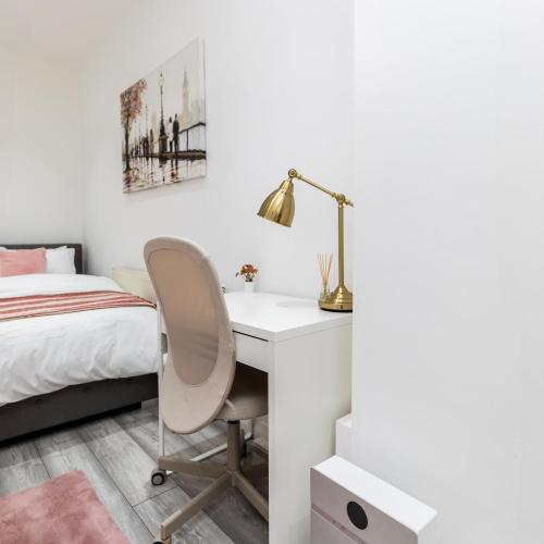 Image of Deluxe studio Apartments - City Airport & Excel Ideal for Long s