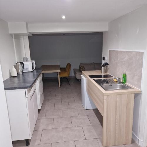 Image of Appartement T2 Avec Terrasse PROCHE GROUPAMA STADIUM AEROPORT ST