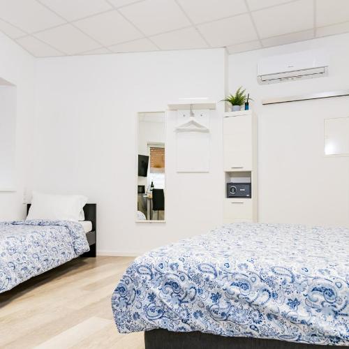 Image of Private room #2 with King size & Single, ground floor, AC, 2min 