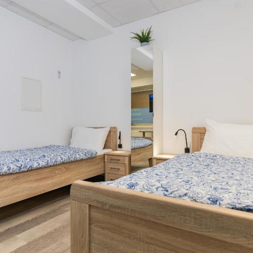 Image of Private room #5 with 2 beds, ground floor, AC, only 2min to RAB