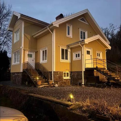 Image of Workers Home Near Volvo with 8 Beds