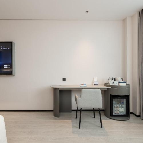 Image of Atour Hotel Wuxi Meili Ancient Town Jinglong Plaza