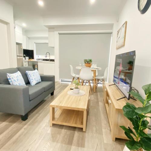 Image of Quiet Cozy Townhouse 6 mins to Airport and Shoping Mail