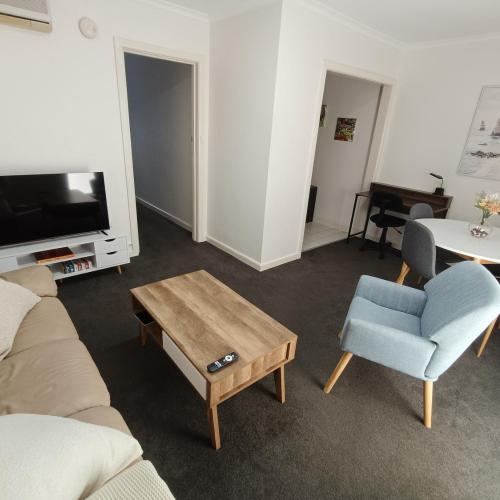 Image of Cute, Cozy and Central Apartment 1 in Essendon with Free Parking