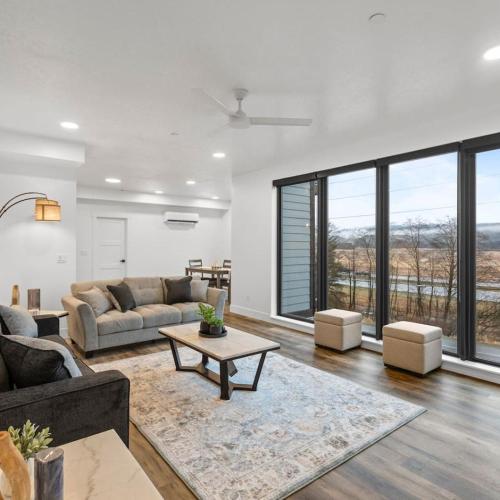 Image of Stunning Waterfront Condo Breathtaking Views 202