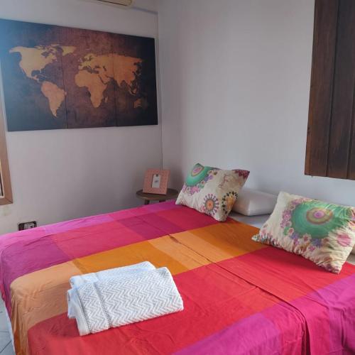 Apartamento Charmoso - Localização Privilegiada Enfrente Aeroporto - Perto de tudo - 2 minutos orla mar - Ar Cond, Frigobar, Tv 50, WIFI em Ilhéus, BA - pousada e hospedagem