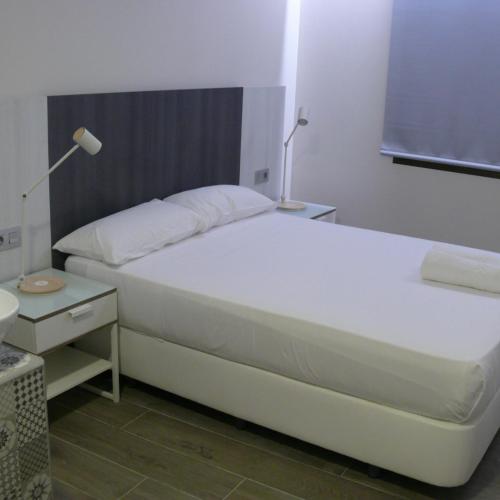 HOSTAL LETTO DAL MARE
