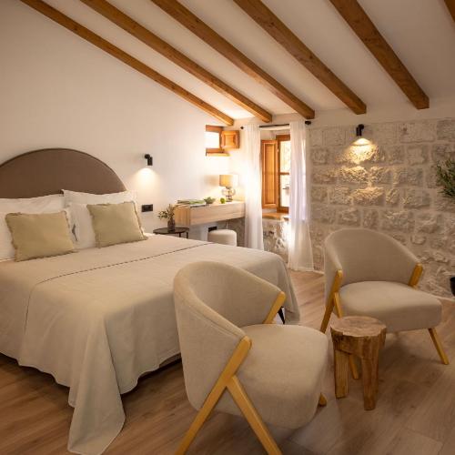 Old Town Olive luxury room for 3