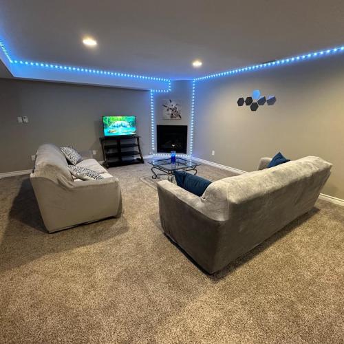 Image of Cozy 2 Bdrm, Lounge w fpl, Kitchenette, TV, Wi-Fi