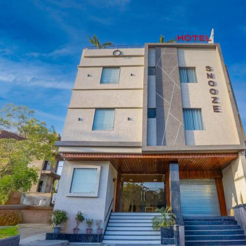 Image of HOTEL SNOOZE