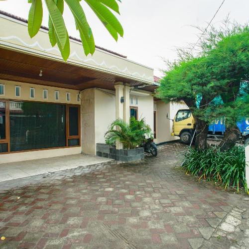 Image of Capital O 90643 Suri Guest House Syariah