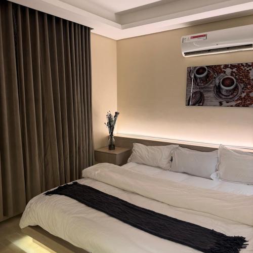 Image of Self-entering and outdoor seating studio