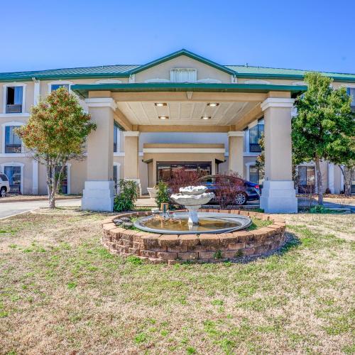 Image of Ark Suites By OYO Jonesboro I-555