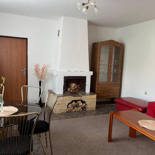 Image of Dom BIMBO s parkovan�m