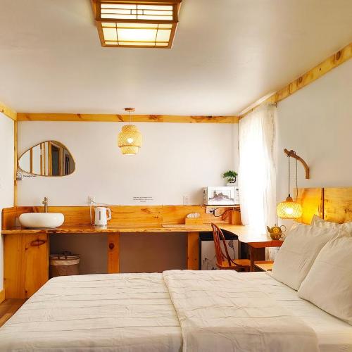 Image of Private little Zen guestroom free parking