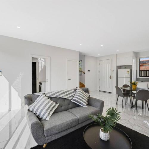 Image of Contemporary 3-Bedroom Townhouse