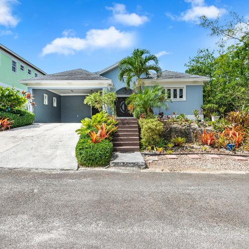 5min Walk from Love Beach A Spacious Home in Nassau