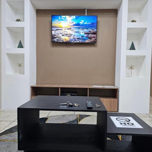 Image of The Layover 2 - 6 Mins from the Airport, Equipped for Long Stays