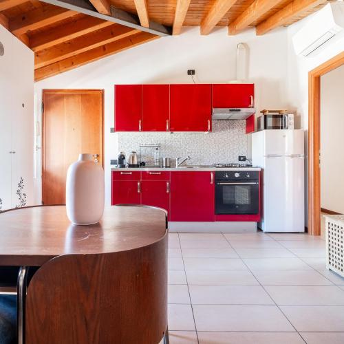 Image of TAKE OFF Airport House