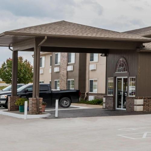 Image of Super 8 by Wyndham Gardner