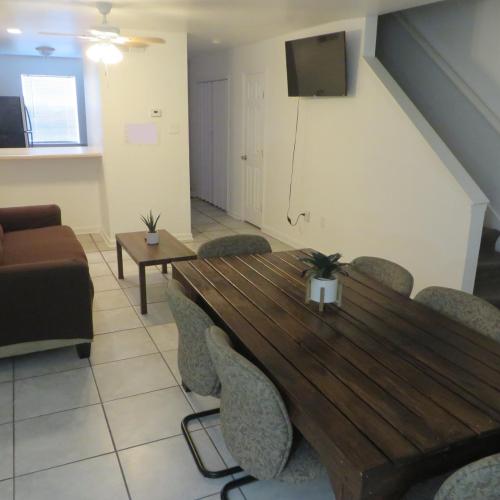 Image of Close to Store & Airport