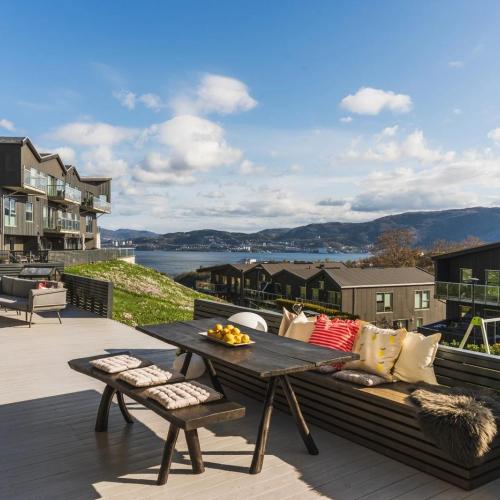 Image of Large luxurious apartment with private terrace and parking