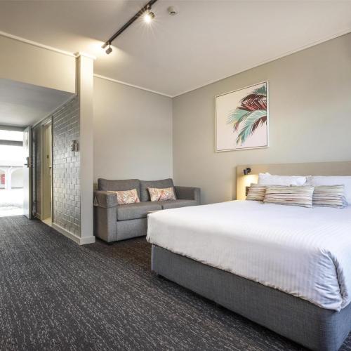 Nightcap at Springwood Hotel