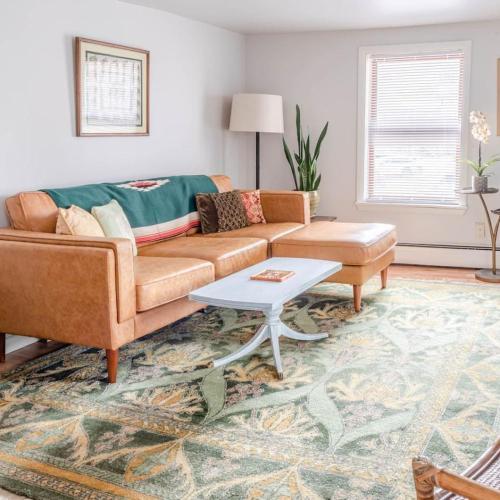 Downtown Lakefront Hideaway