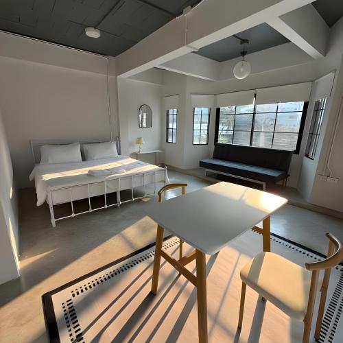 Yellow Place Sukhumvit Soi 2 BTS Nana - เยลโล เพลส สุขุมวิท ซอย 2 บีทีเอส นานา